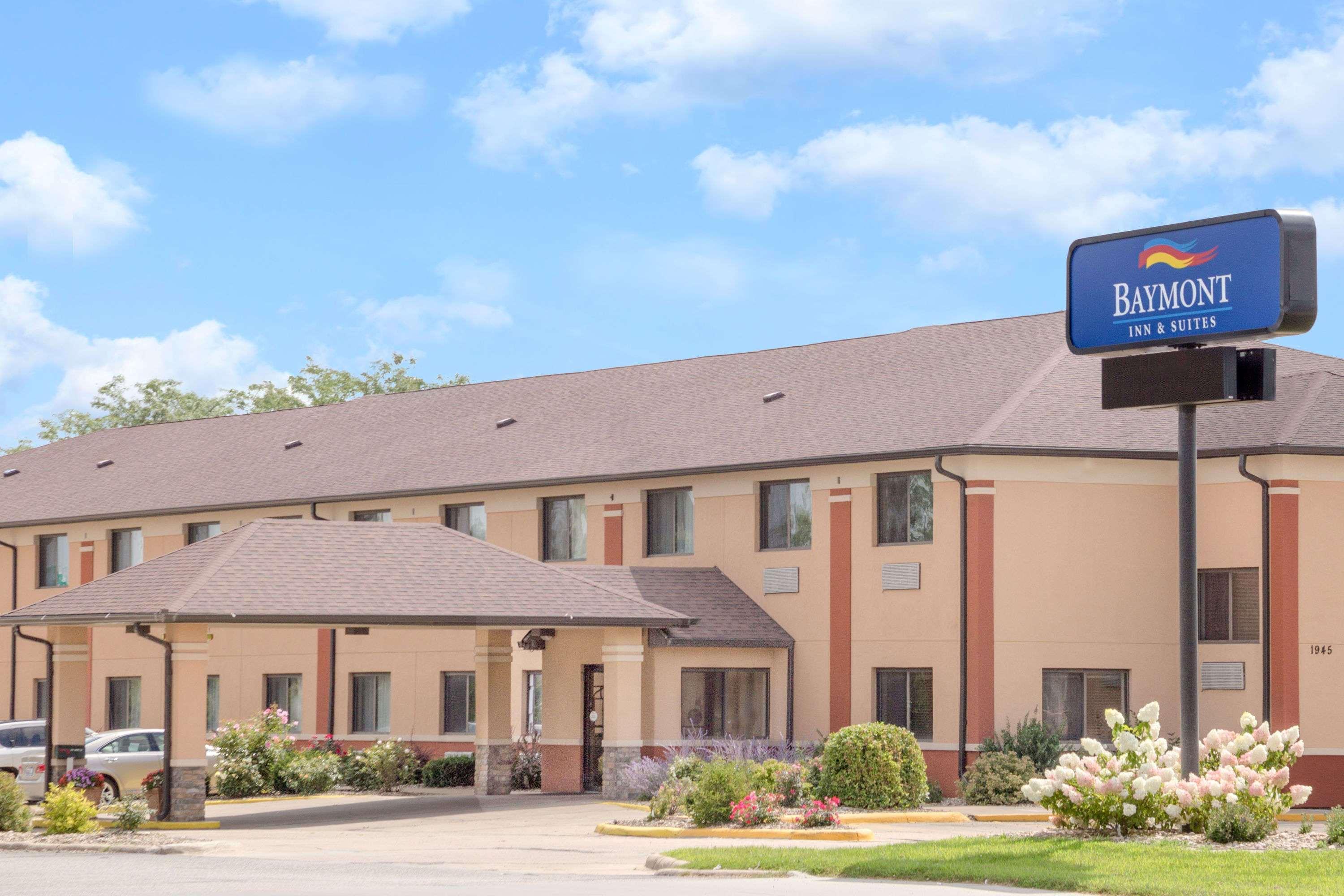 Hotel Baymont By Wyndham Waterloo Exterior foto