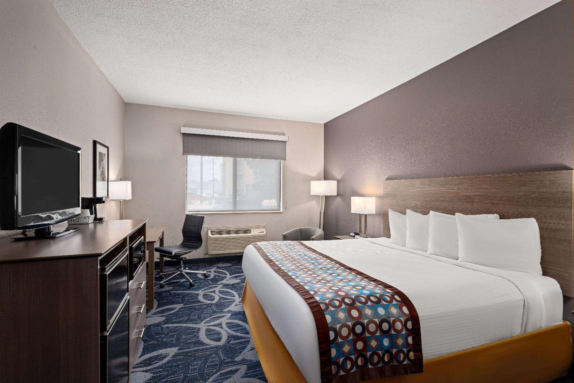 Hotel Baymont By Wyndham Waterloo Exterior foto